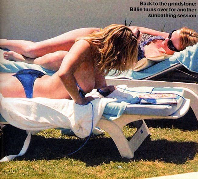 Celeb billie piper catturato nudo sulla spiaggia
 #75428075