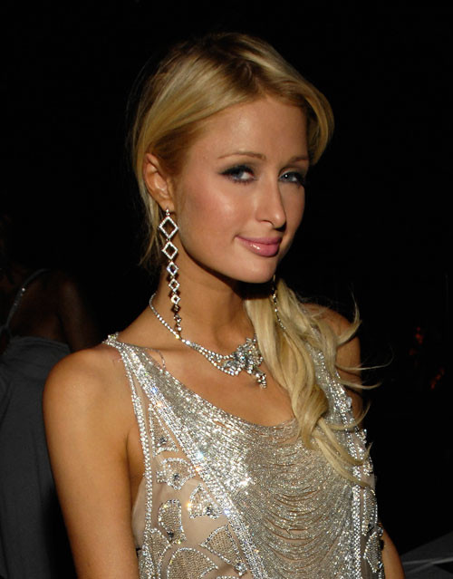 Paris hilton in unterwäsche und upskirt paparazzi bilder
 #75439376