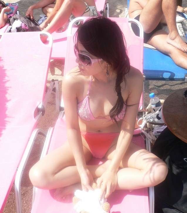 Una collezione di foto di ragazze asiatiche in spiaggia e in bikini
 #68459818
