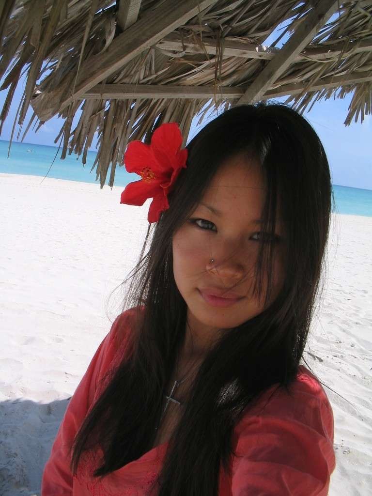 Una collezione di foto di ragazze asiatiche in spiaggia e in bikini
 #68459878