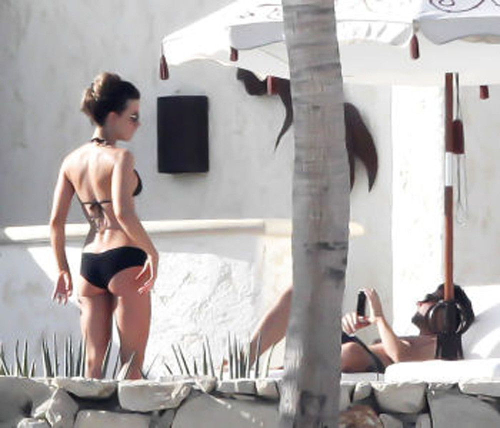 Kate beckinsale en bikini et cul à la perfection
 #75281136