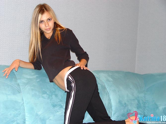 タイニーブロンドのカトリーナ
 #77007130