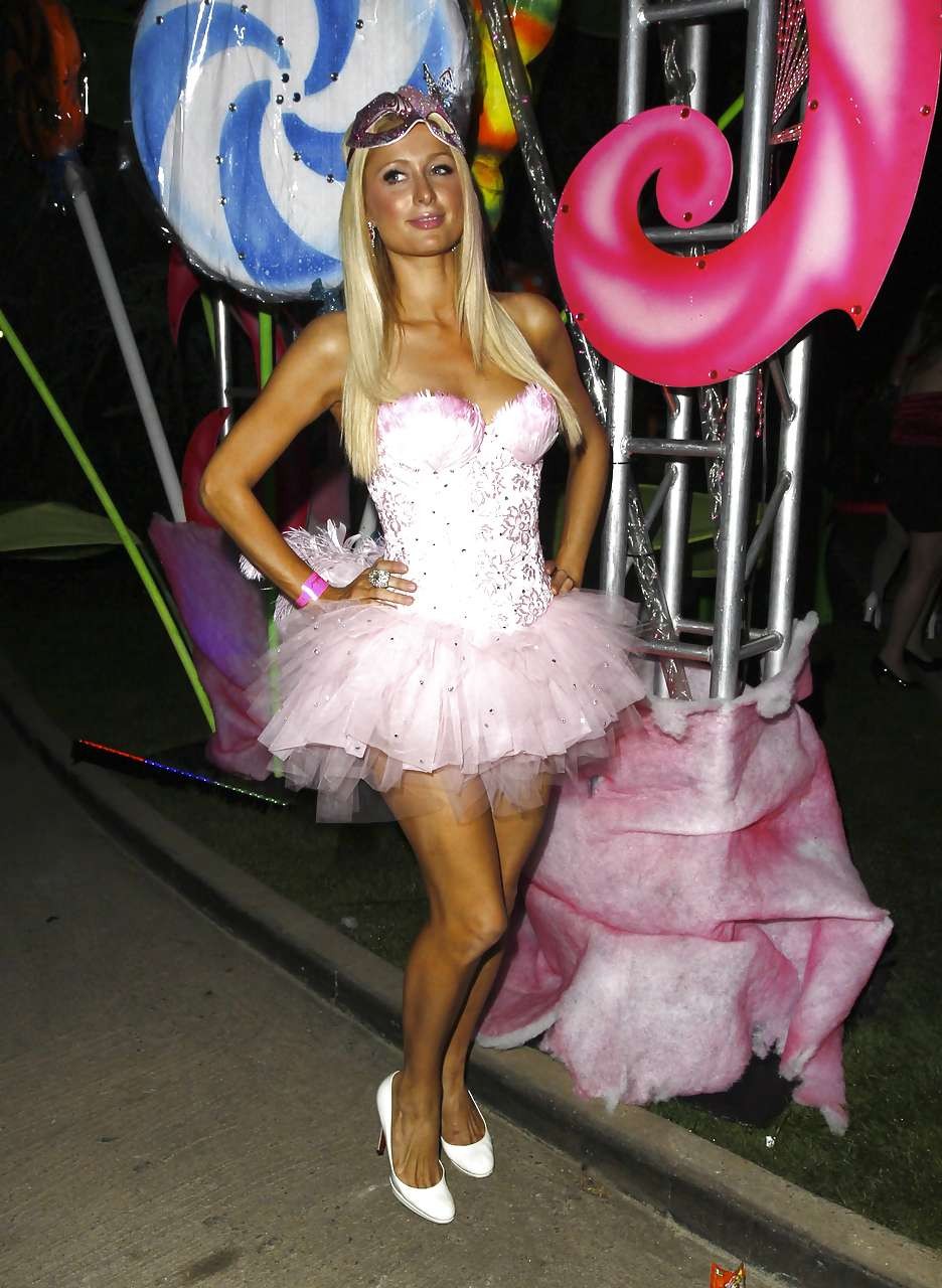 Paris Hilton leggy and big cleavage in mini dress paparazzi pictures #75297995