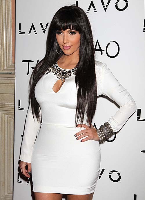 Kim Kardashian posiert im sexy Kleid und zeigt riesige Brüste
 #75277110