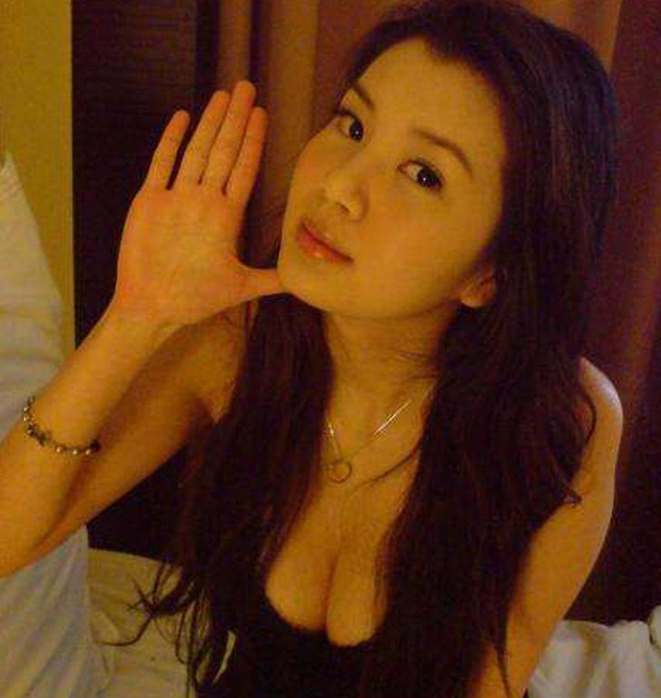 Amateur asiatische Mädchen zeigen sich nackt
 #69920413