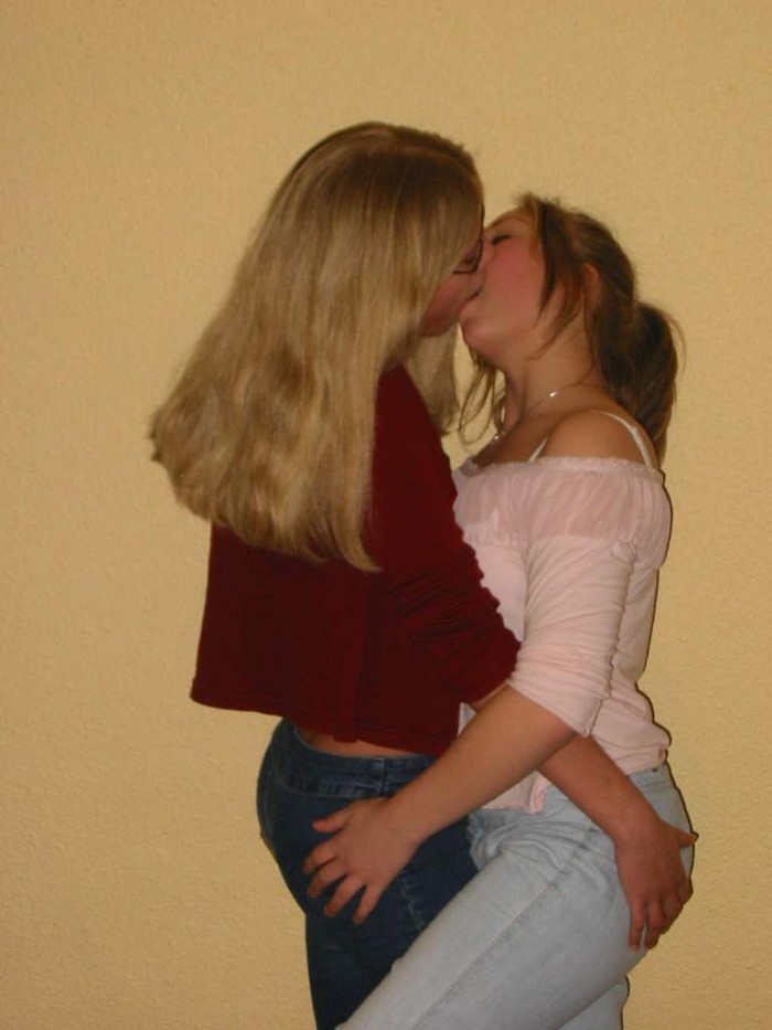 Möchtegern-Models posieren in Nacktshootings
 #77081759
