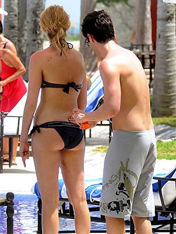 Blake Lively showing sinfully hot butt in bikini #75376100