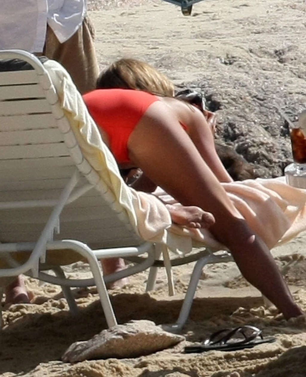 Jennifer aniston mostrando su cuerpo sexy y su culo caliente en bikini
 #75366613