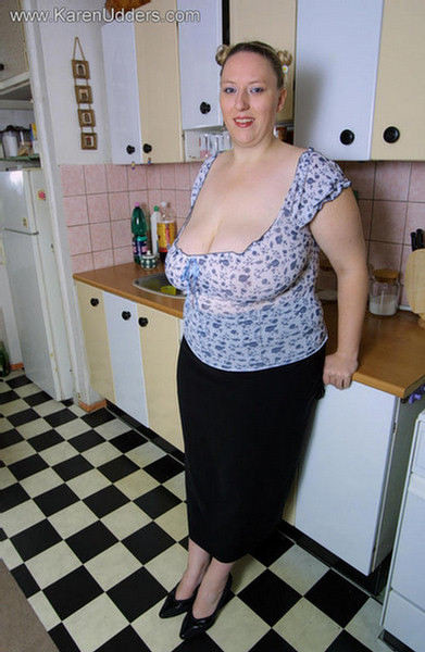 BBW housewife Karen Udders flashing her 36J rack #75576761