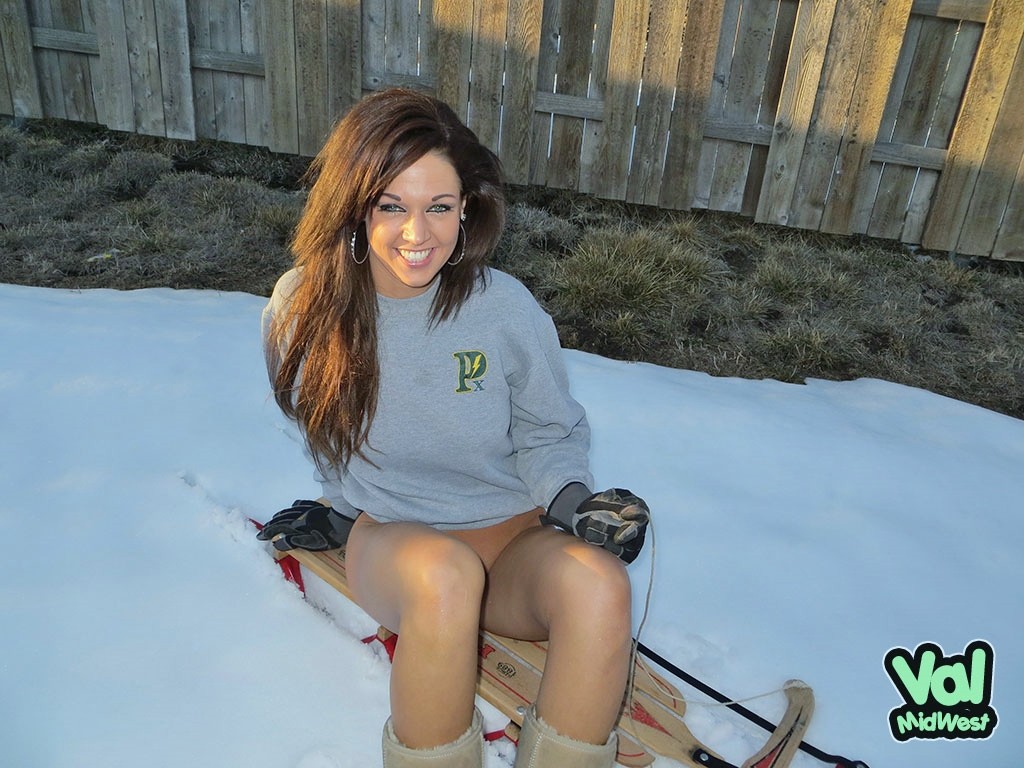 Amateur Midwest Teen nackt im Freien im Schnee
 #67378557