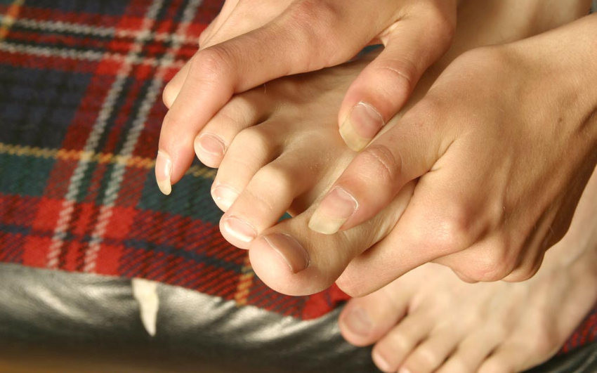 Una chica muy sexy exponiendo sus pies
 #76585793