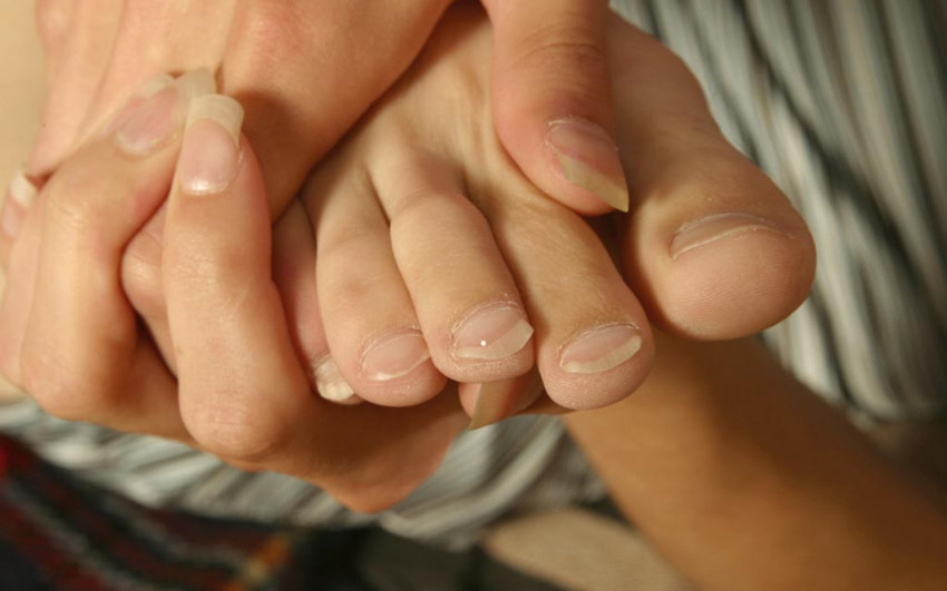 Una chica muy sexy exponiendo sus pies
 #76585803