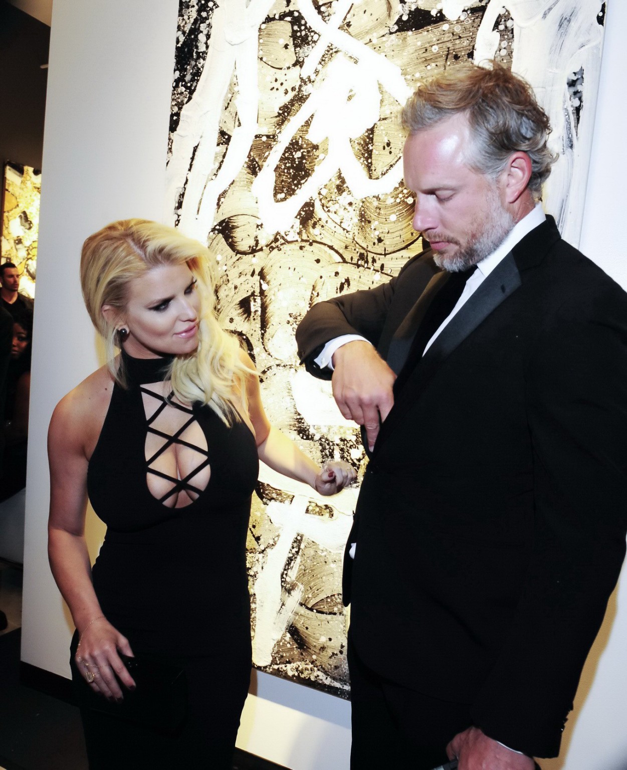 Jessica simpson tetona mostrando enorme escote
 #75145814