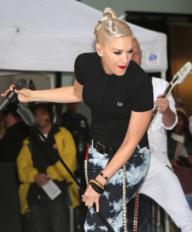 Gwen stefani che mostra il suo meraviglioso culo stretto
 #75396578