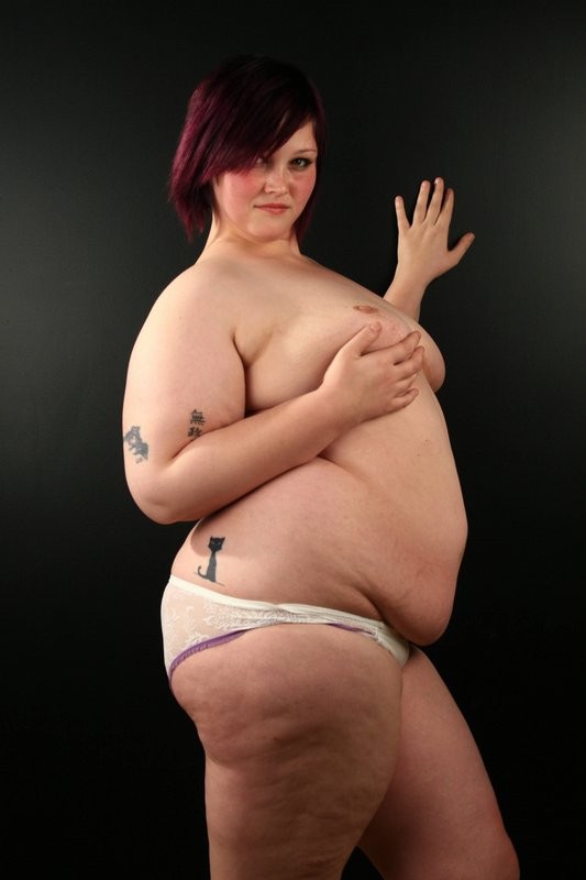 Hefty slut Milla Monroe squeezing her soft super sized titties #75518134