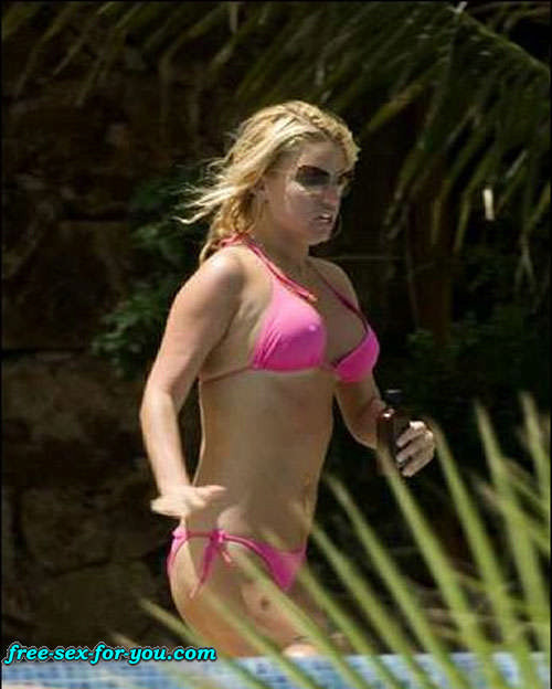 Jessica simpson posando en bikini y vestido transparente
 #75433245
