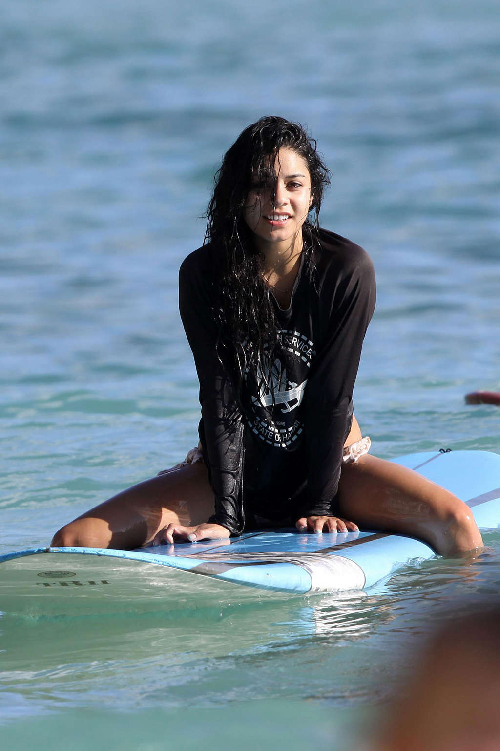 Vanessa hudgens surf e mostrando cazzo di culo sexy in bikini
 #75329223