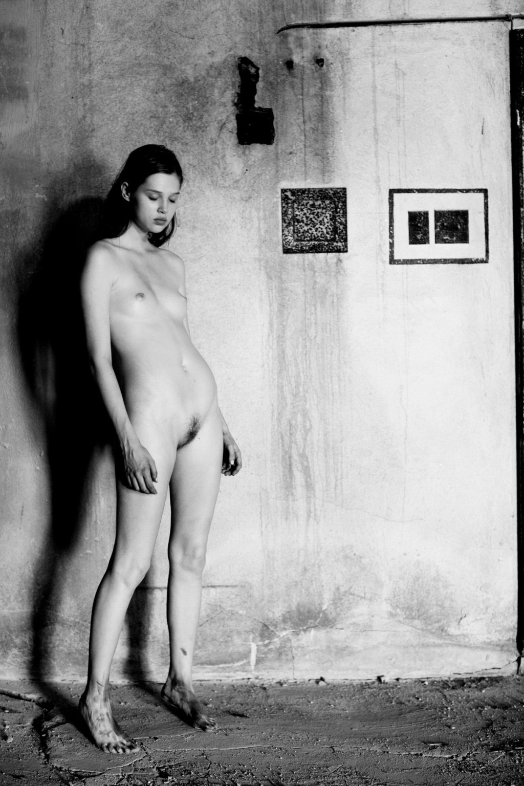 Anais pouliot、チャドウィック・タイラーの写真集でおっぱいと毛深いマンコを見せる
 #75178193