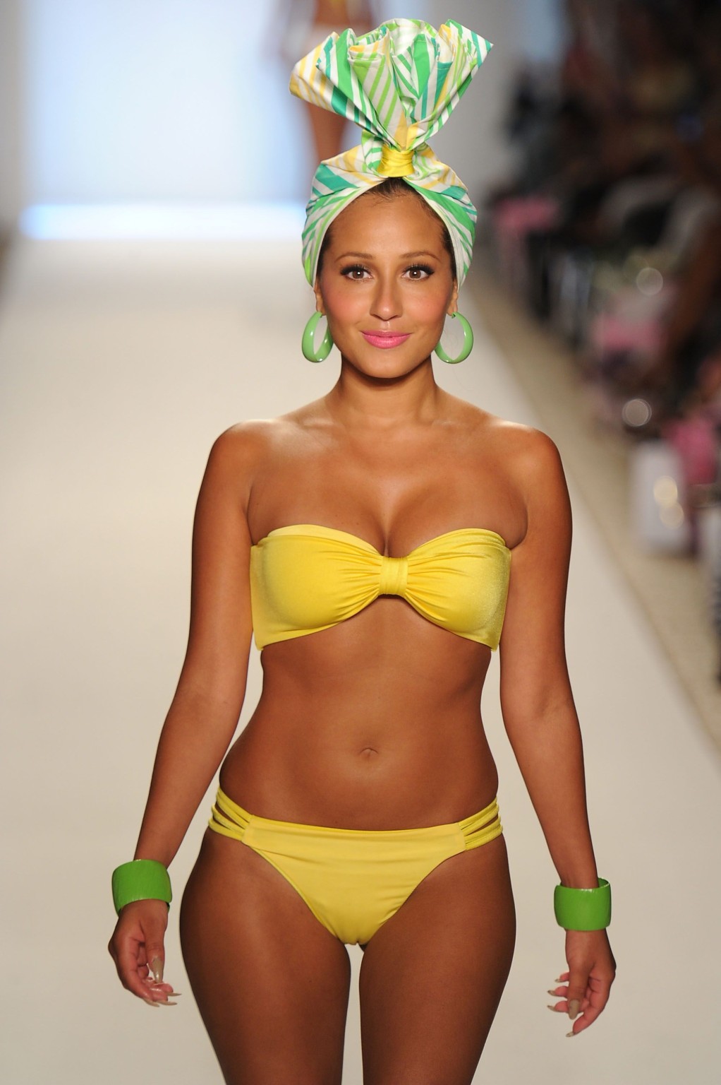 Adrienne Bailon trägt sexy Badeanzüge haben Glauben und nicolita Mode zeigt
 #75295512