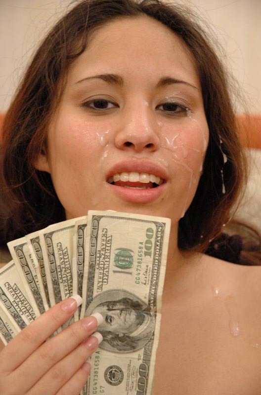 Una jovencita morena follando con dos pollas viejas por dinero
 #78782160