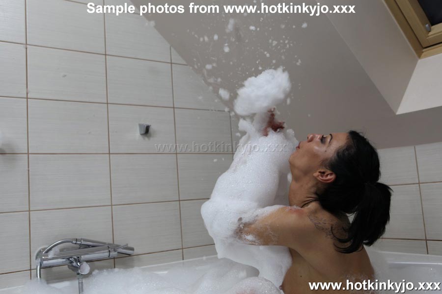 Kinky jo nella vasca da bagno ci mostra il suo prolasso anale e poi si scopa con i pugni
 #68334203