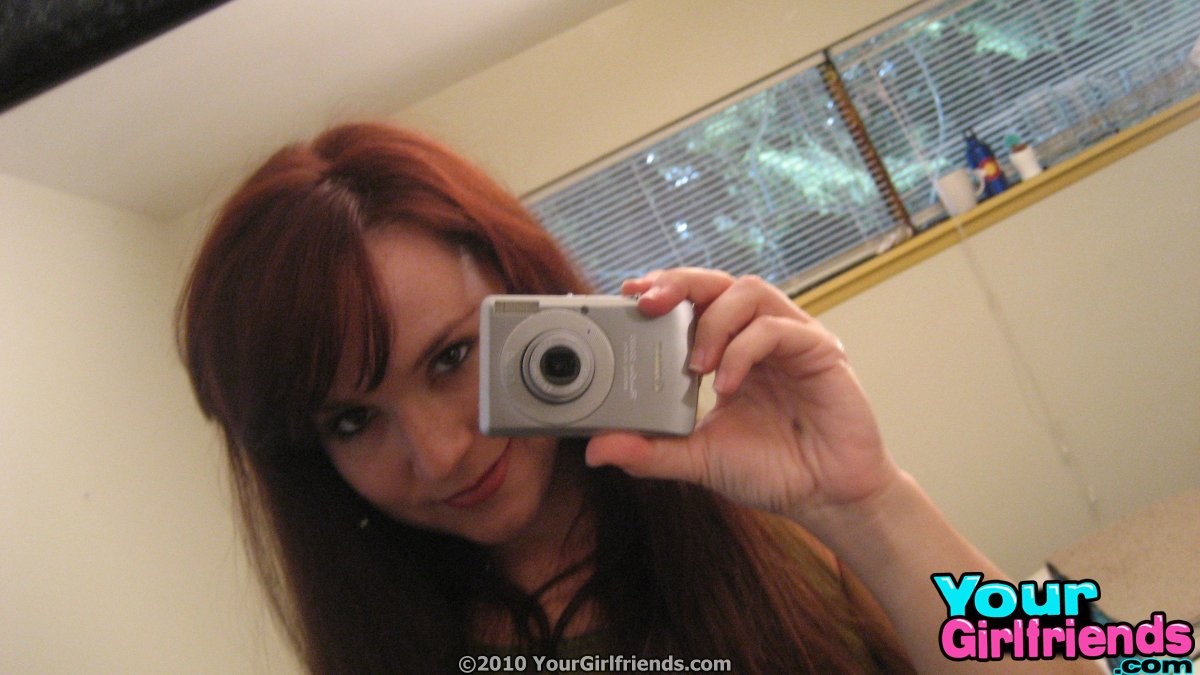 Roter Kopf Jahr alt zeigt ihre Muschi aus in diesem Spiegel selbst pics
 #67224555