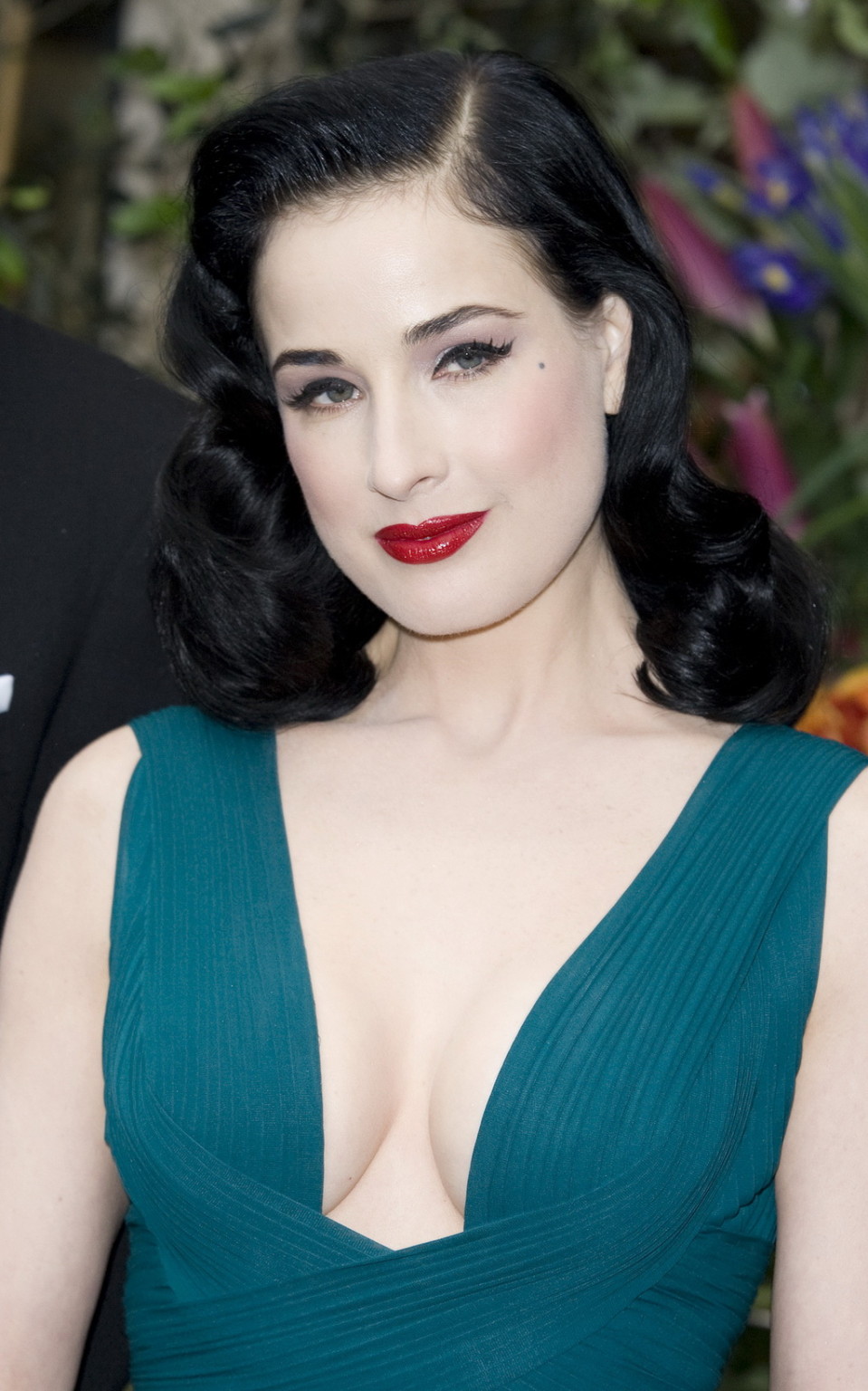 Dita Von Teese Showing Huge Cleavage Braless In Hot Dress While Launching Her De Porn Pictures