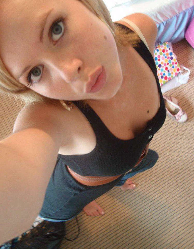 Pictures of babes camwhoring for their flings #75705931