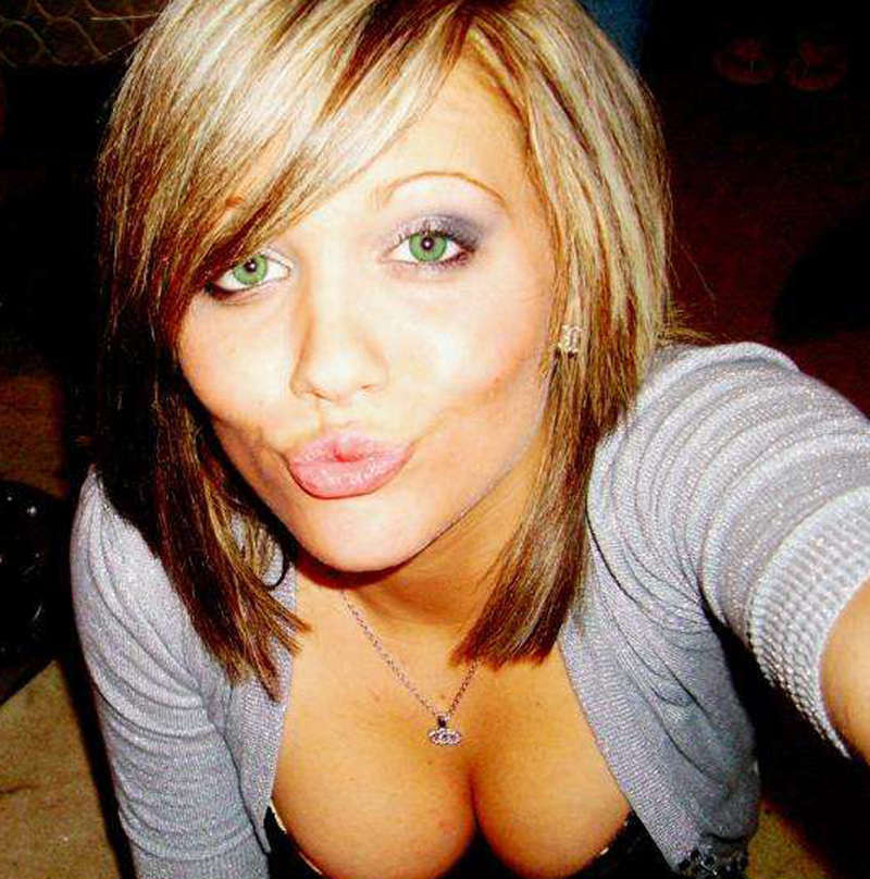 Photos de filles qui se prostituent pour leurs aventures.
 #75705951