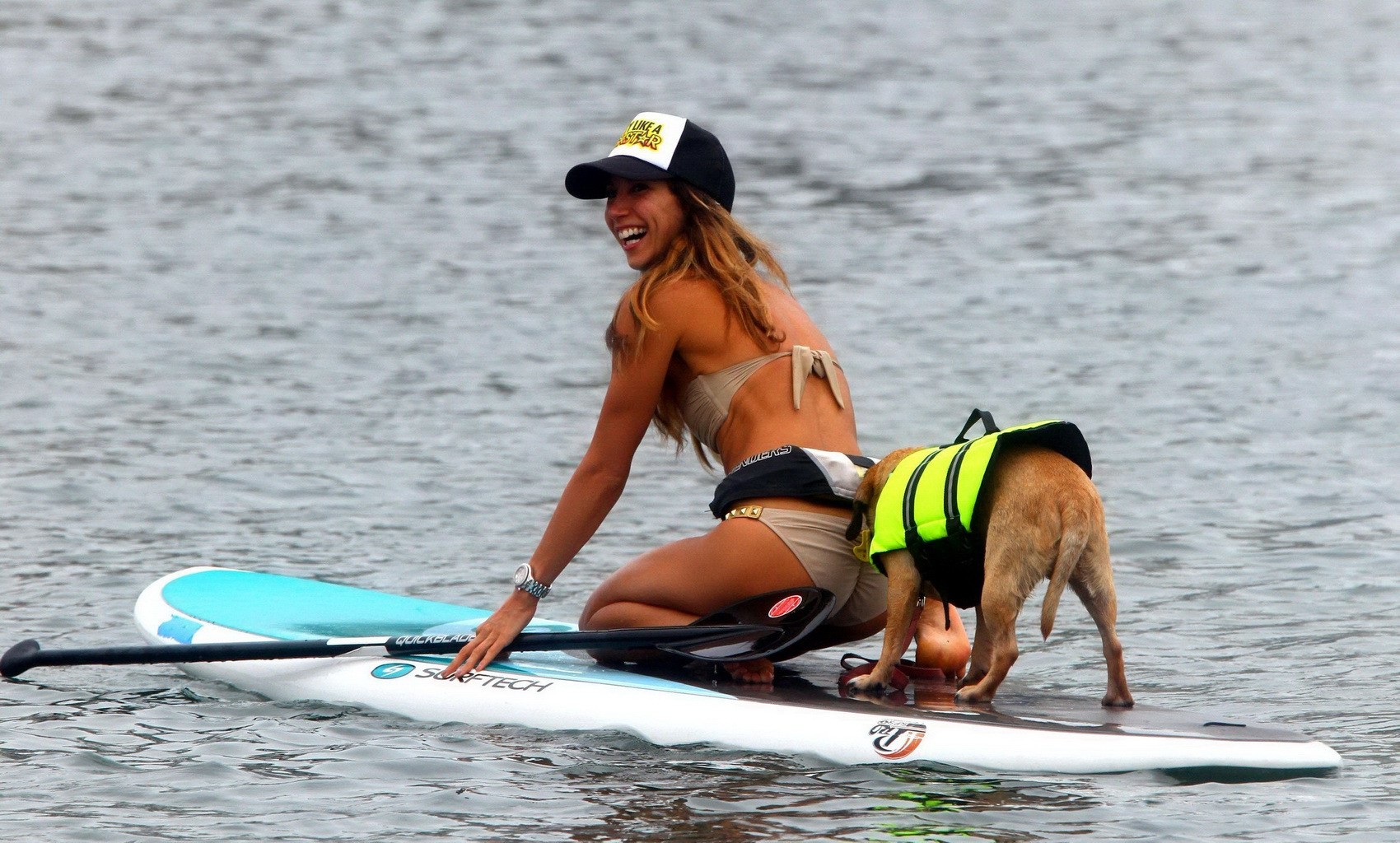 Leilani dowding nip slip mentre facendo ponte su un paddle board in Malibu
 #75223812