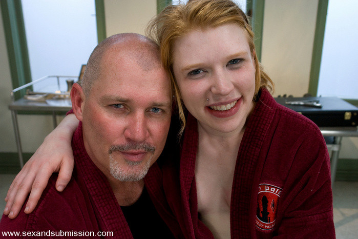 Mädchen als wissenschaftliches Experiment benutzt
 #72139670