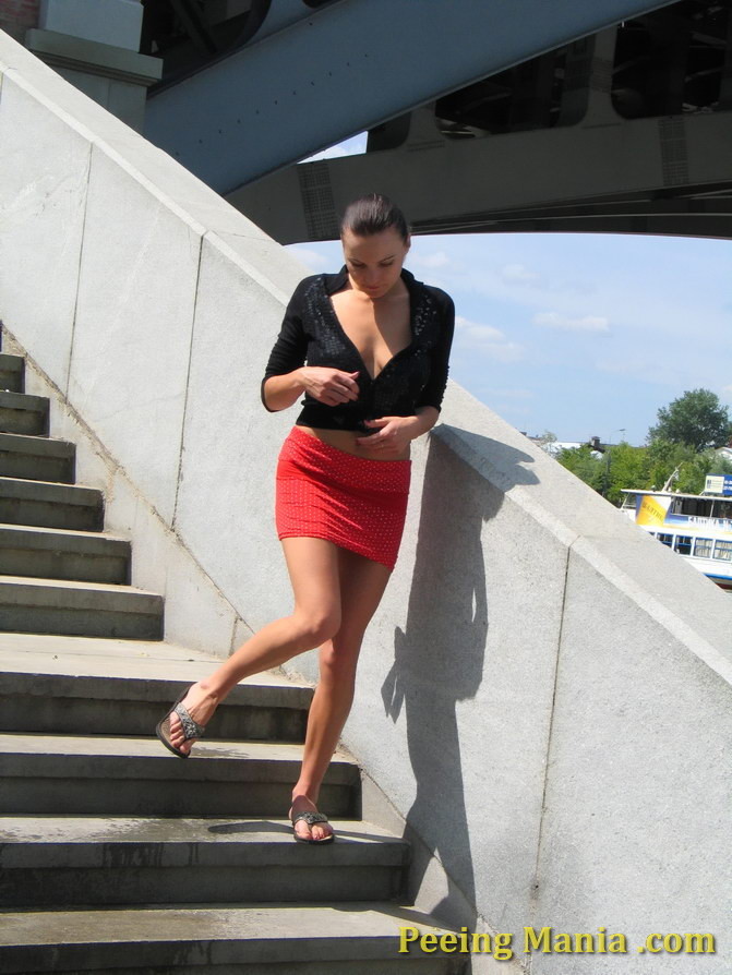 Brunette wants to pee so desperately that do it on the outdoor stairs #76569542