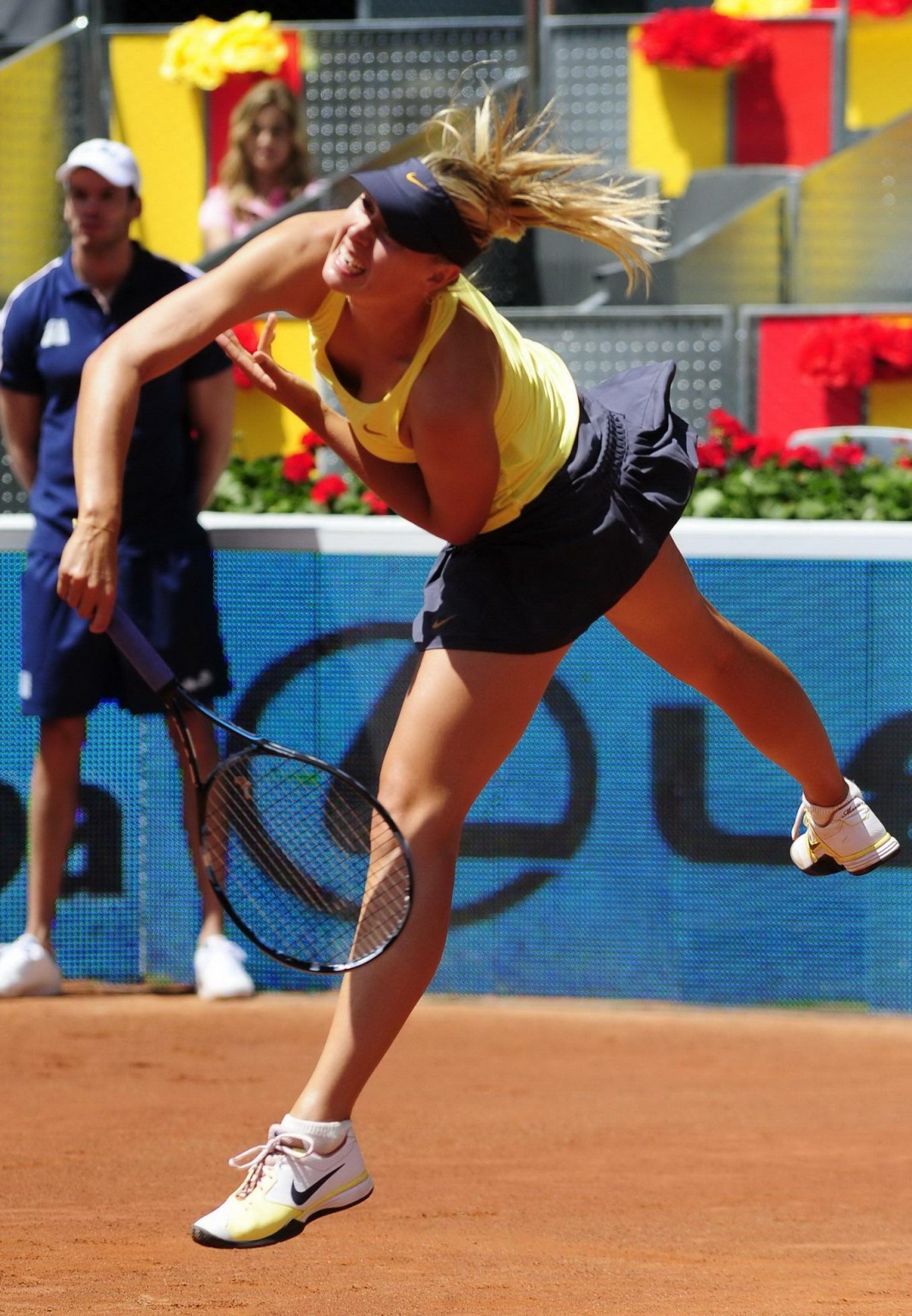 マリア・シャラポワ、「マドリッド・マスターズ」トーナメントでのアップスカート姿
 #75305216