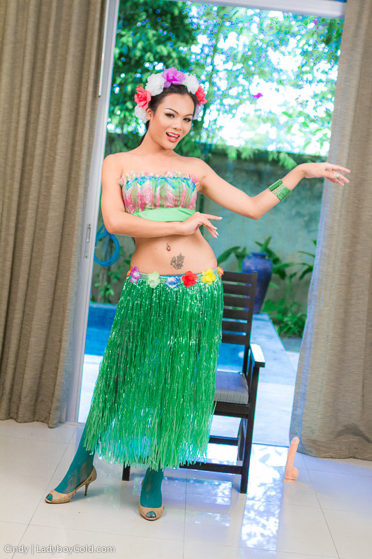 タイのホットなフラガールボーイは、彼女のタイトなシーメールのファックホールをオナニー セクシーなアジアのトランニー
 #77884710