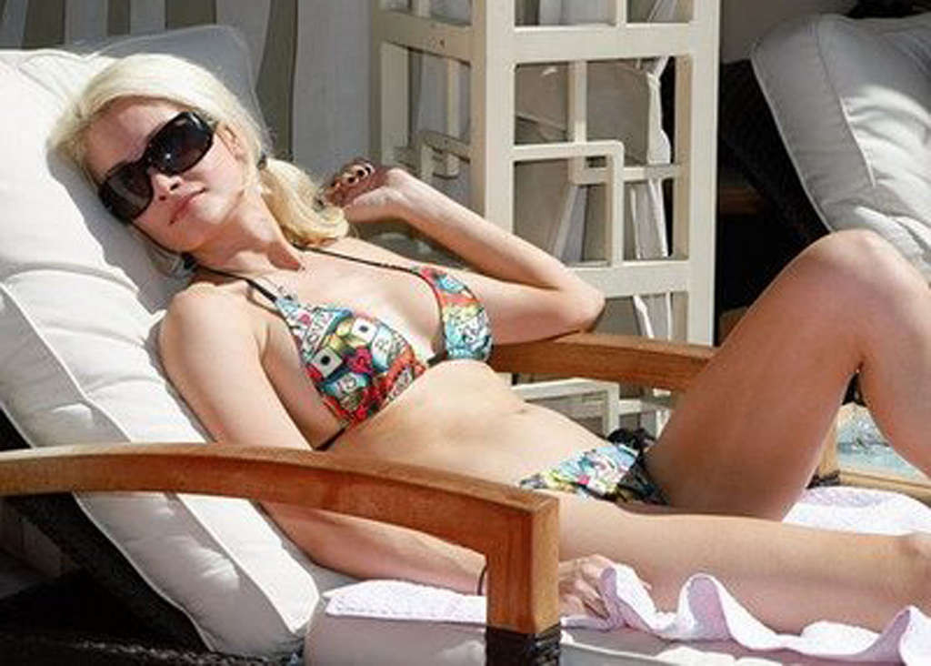 Holly Madison showing amazing sexy body and ass in bikini on beach #75373348