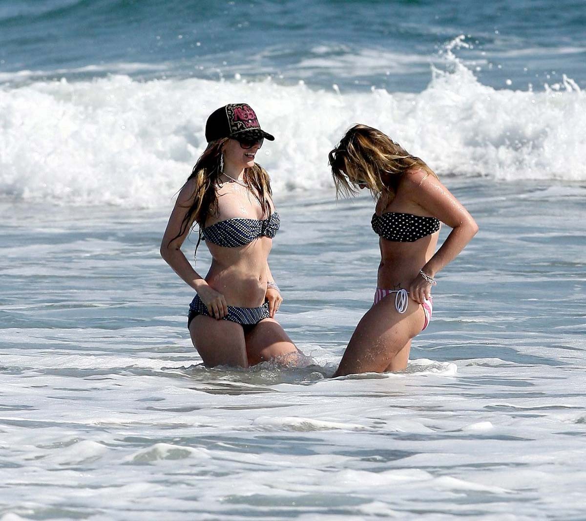 Avril lavigne mostrando su cuerpo más sexy en bikini
 #75386511