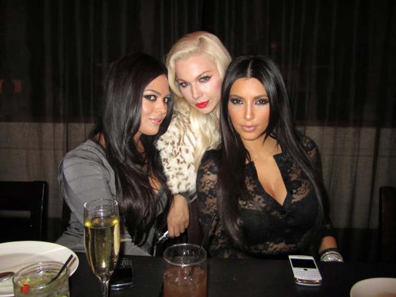 Kim Kardashian guardando molto caldo e sexy su foto private
 #75317525