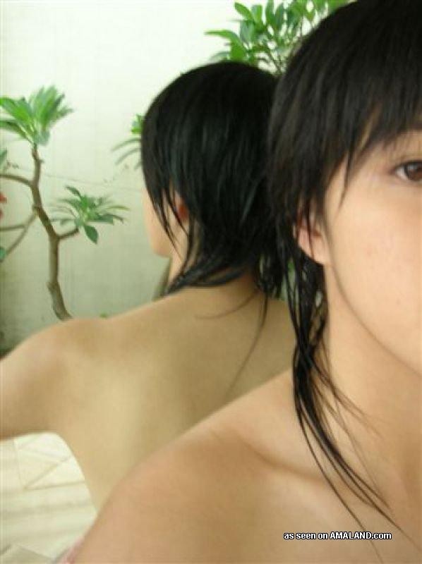 タイの変態女がカムフラージュしながら裸になる
 #69797580