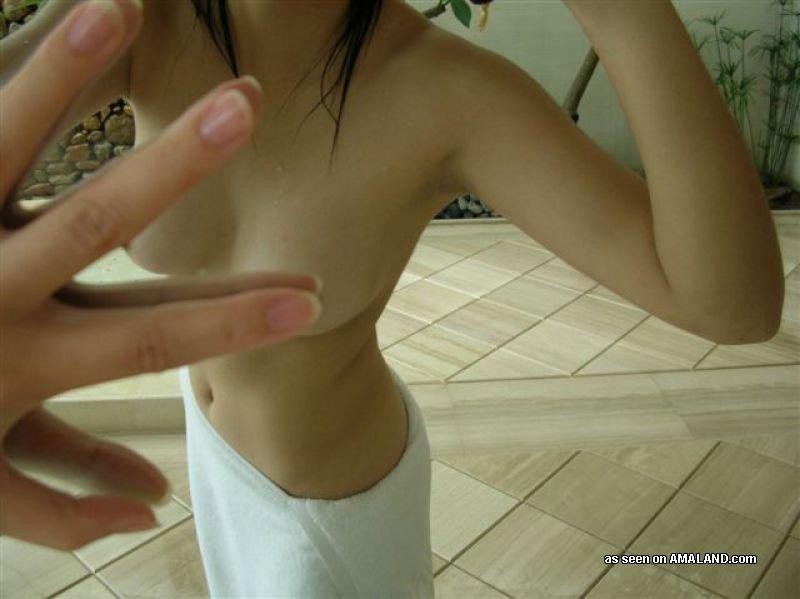 Pulcino tailandese perverso che si spoglia nudo mentre camwhoring
 #69797610