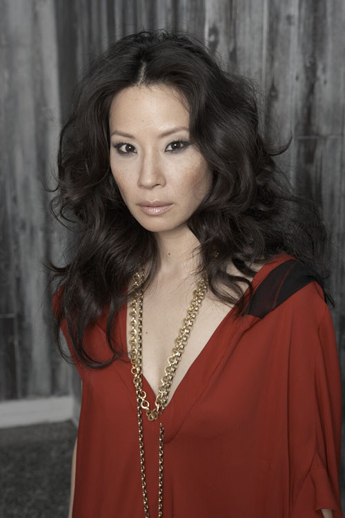 Lucy Liu zeigt ihre schönen kleinen Titten im Wasser und posiert sexy
 #75415894