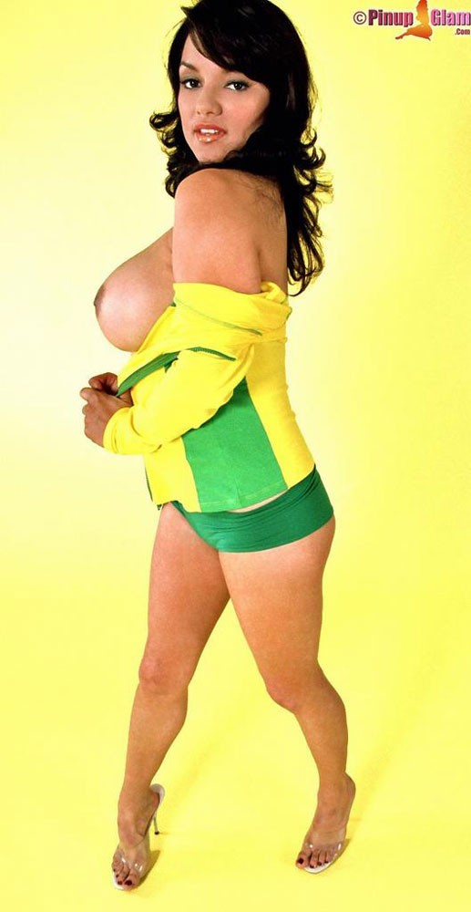 Monica mendez en tenue de footballeur brésilien
 #74811958