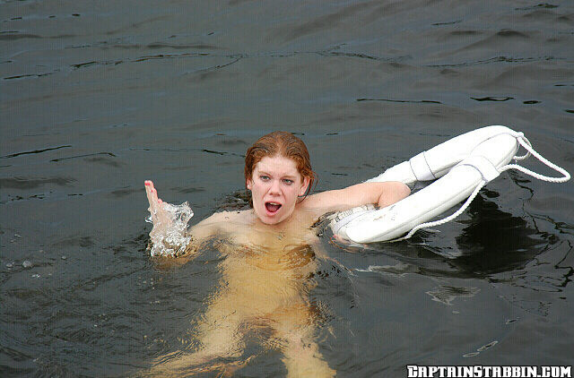 Nena linda es follada y lanzada de la parte trasera de un barco
 #68987409