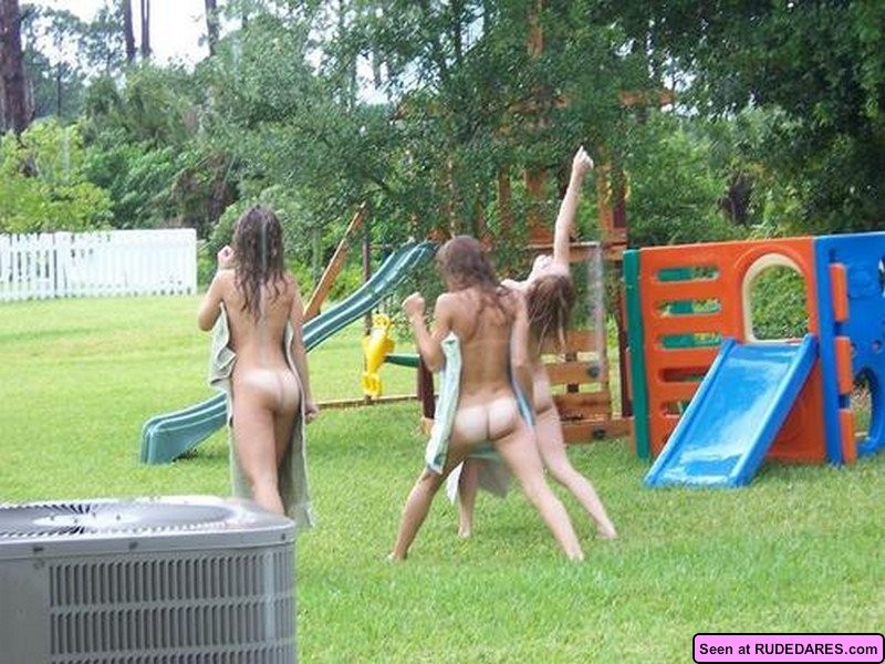 Chicas mostrando sus cuerpos desnudos
 #67488695