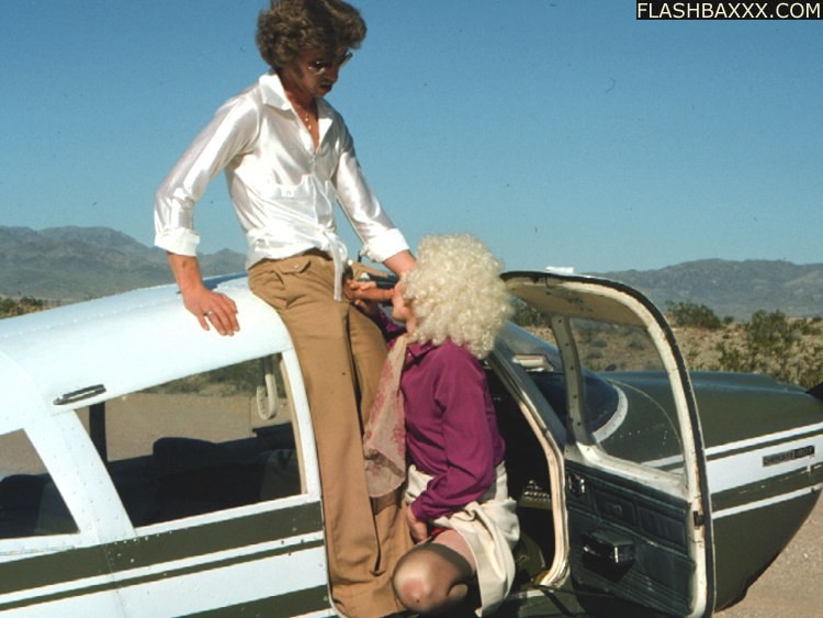 Retro Strümpfe Blondine saugt und fickt einen langen Schwanz
 #75642180