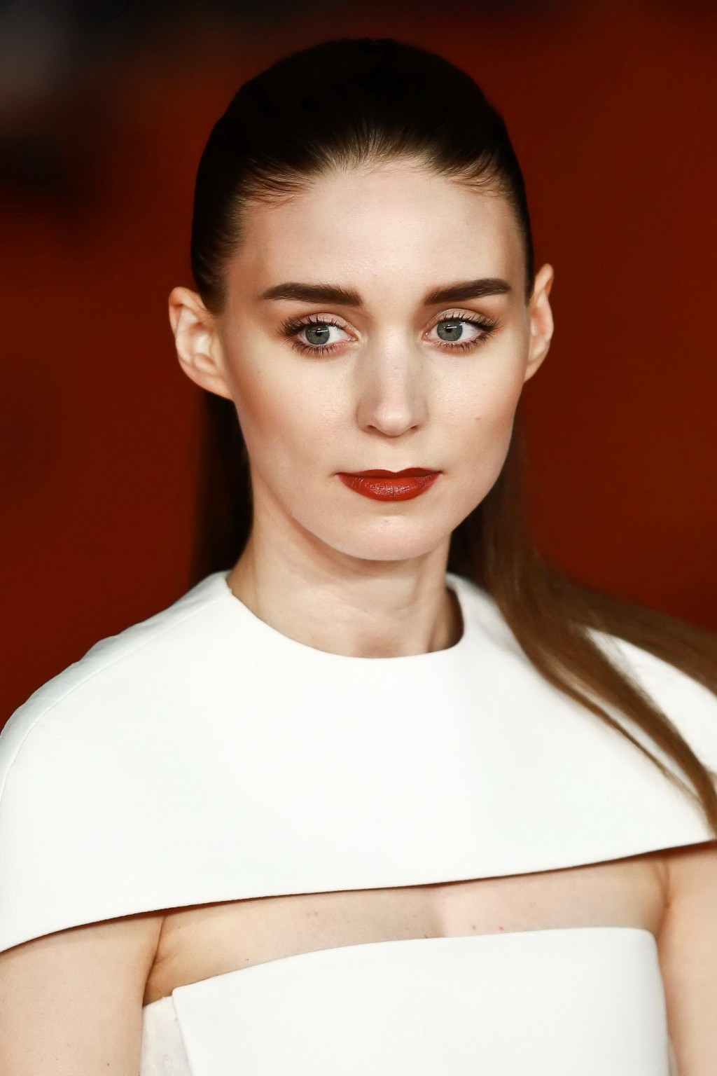 Rooney mara cleavy e leggy indossando mini abito bianco trasparente al suo premier
 #75213036