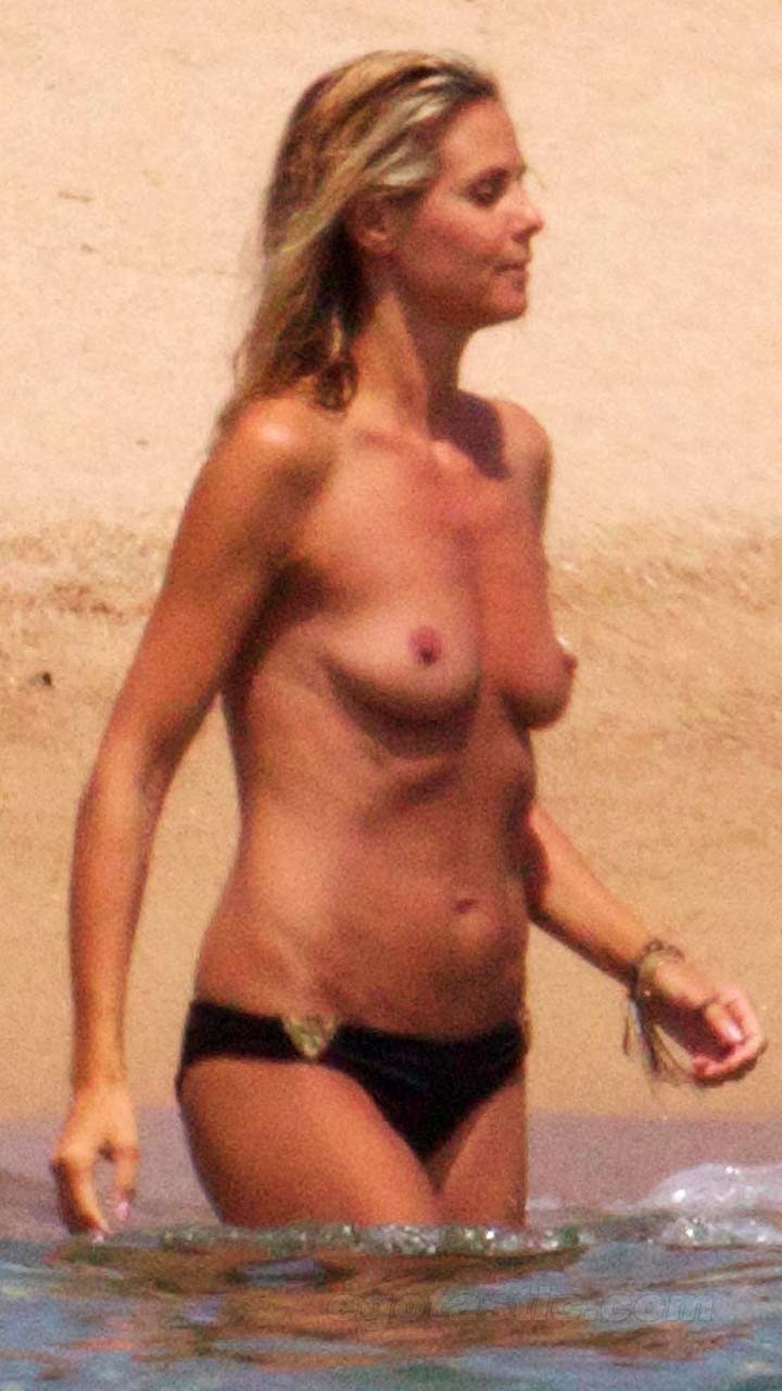 Heidi klum baise sexy et chaude photos paparazzi topless sur la plage
 #75291960