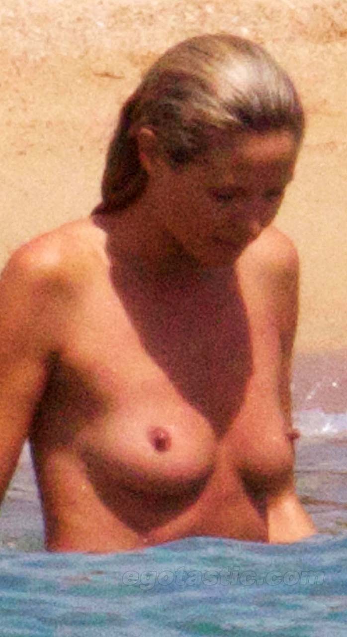 Heidi klum baise sexy et chaude photos paparazzi topless sur la plage
 #75292008