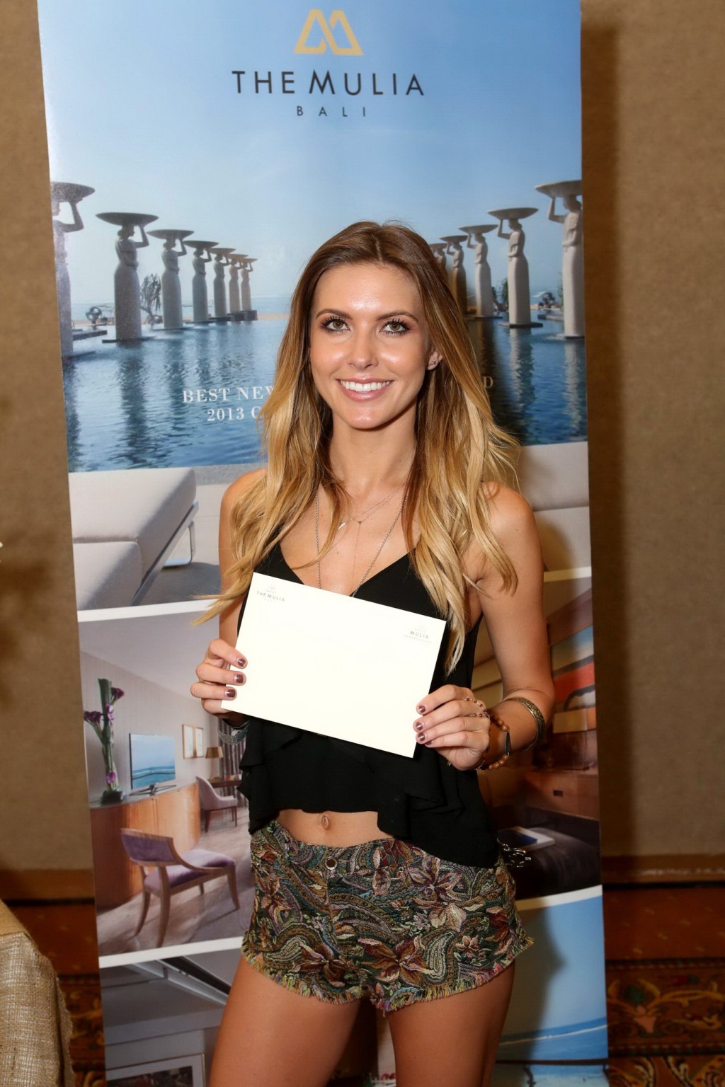 Audrina Patridge langbeinig in Shorts und Stiefeln auf dem Kari Feinstein Music Festival
 #75199277