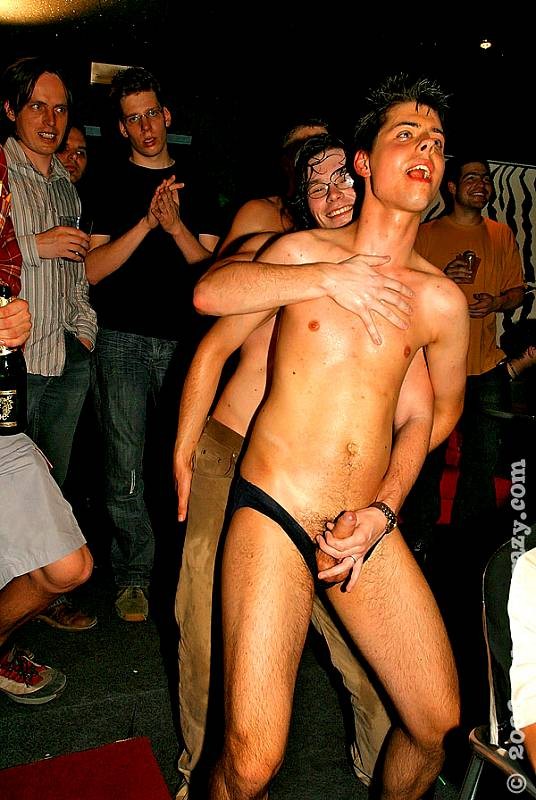 Gay stripper getting blowjobs from people in a club #77000568