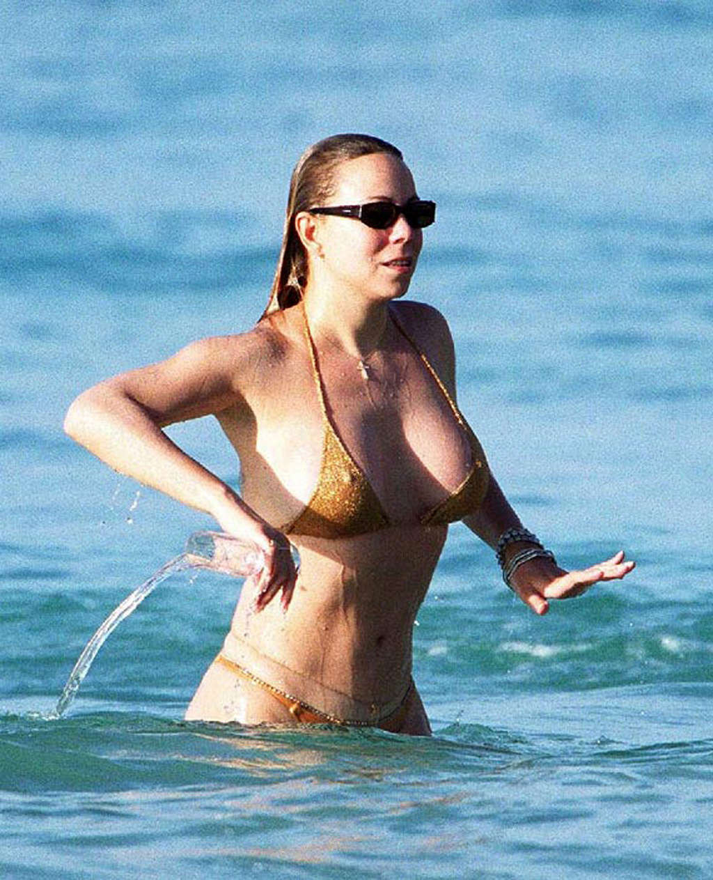 Mariah Carey très sexy et chaude en bikini et avec des photos de tétons.
 #75327947